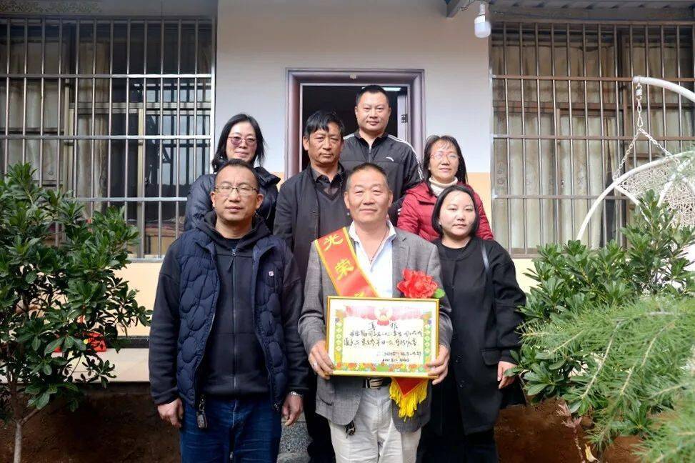 宣威小伙母德聪军营立三等功,喜报送到家!_部队_家属_儿子