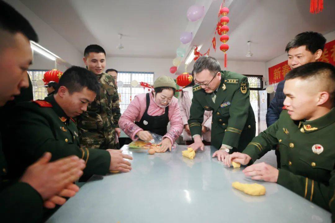 朱茜|武警官兵制作的“萌虎”花馍，馋哭了……