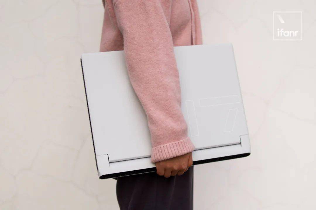 Alienware X17 体验：50000 元的外星人顶级游戏本，除了超强性能还有什么？