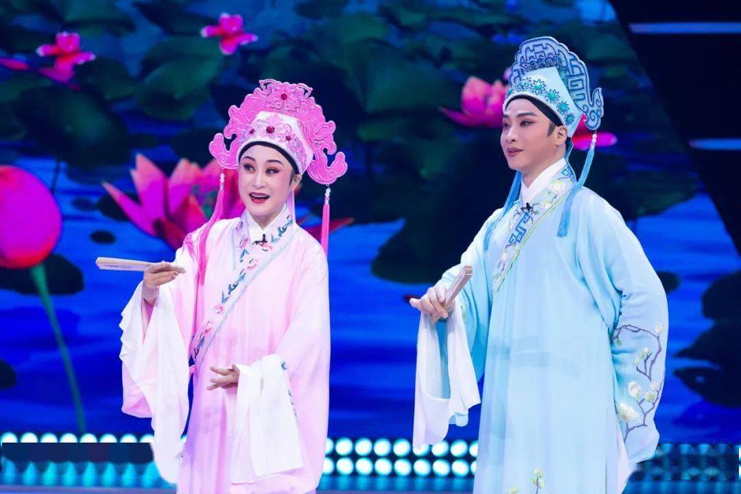 电视机前的观众朋友们带去精彩节目——锡剧黄梅戏《梁山伯与祝英台》