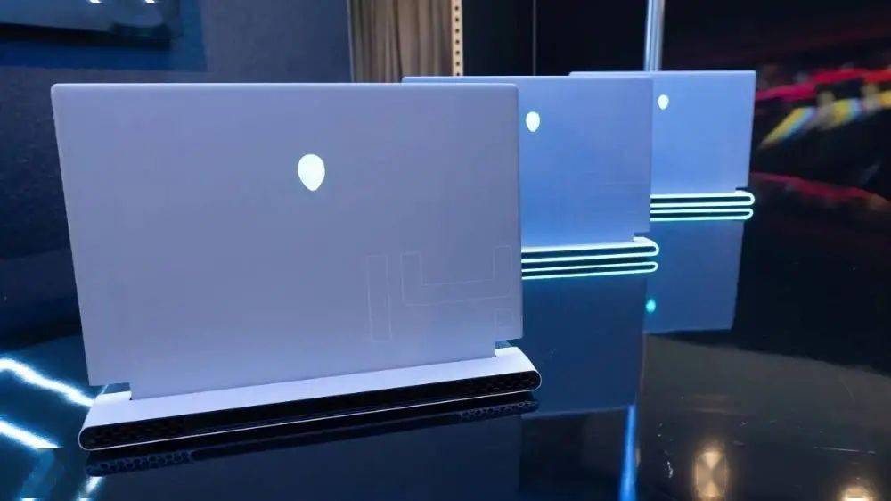 Alienware X17 体验：50000 元的外星人顶级游戏本，除了超强性能还有什么？