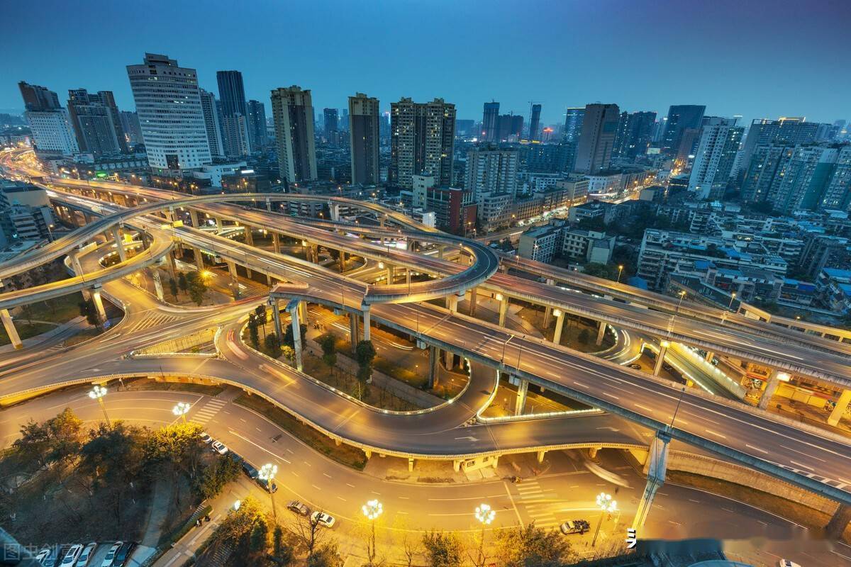 西南明星城市成都和江南经济强市无锡哪个经济更发达