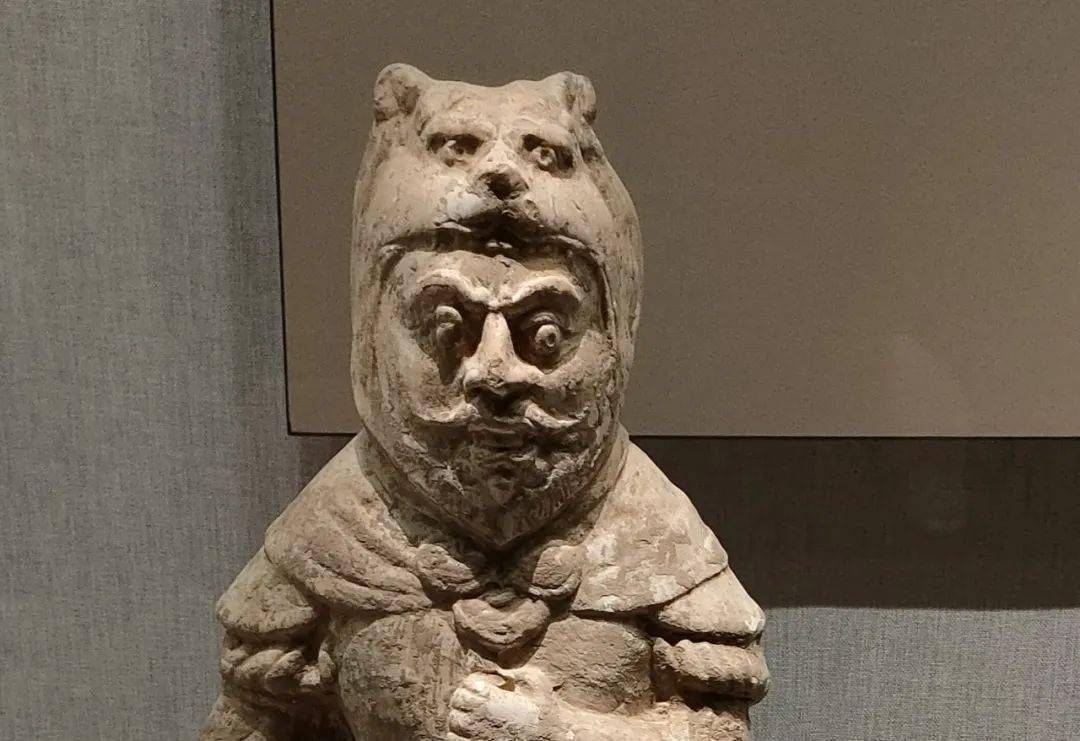 武士俑·唐朝猛兽为枕可镇妖避邪,而虎枕又被认为有"早生贵子"的