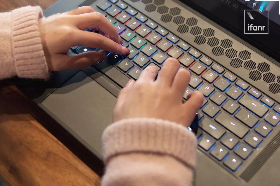 Alienware X17 体验：50000 元的外星人顶级游戏本，除了超强性能还有什么？