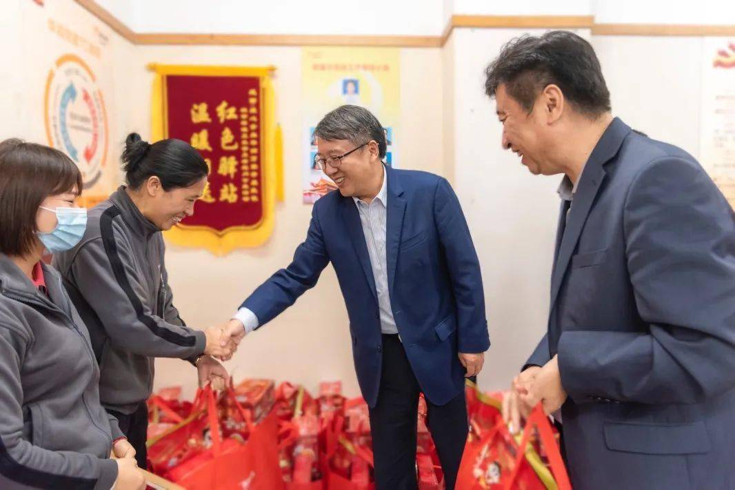 过年啦华润集团领导奔赴各地为一线员工送上新春祝福