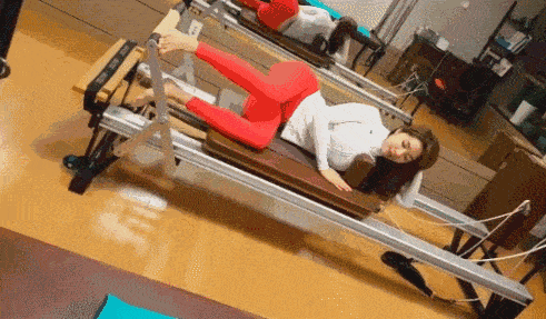 该凸凸该翘翘这个亚洲姑娘就是公认的宅男杀手