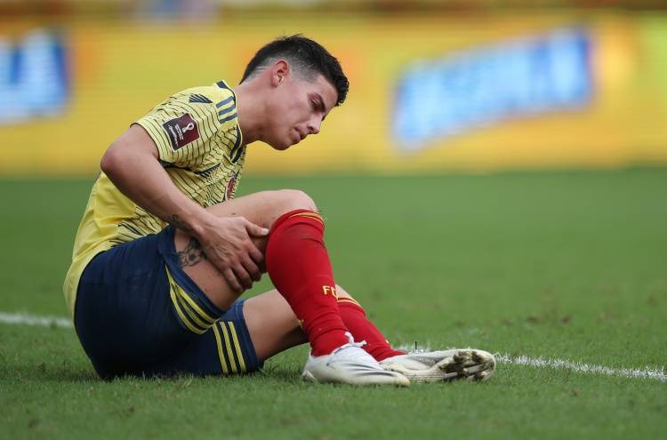 秘鲁|哥伦比亚输掉世预赛关键战，球迷向J罗扔东西表达不满