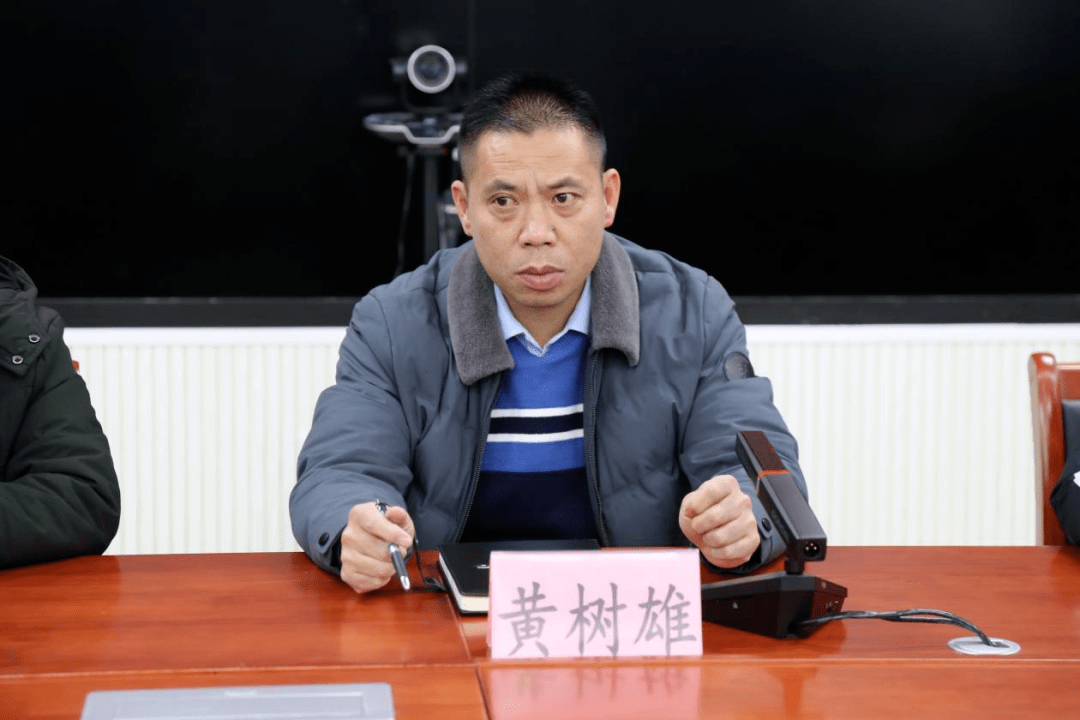 (图为黄树雄提出要求)(图为何芳志提出要求)(撰稿:班旭洋,李运桃)更多