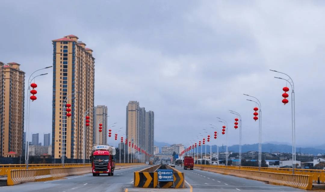 南丰:张灯结彩迎新春 扮靓街景年味浓_红灯笼_县城_大道