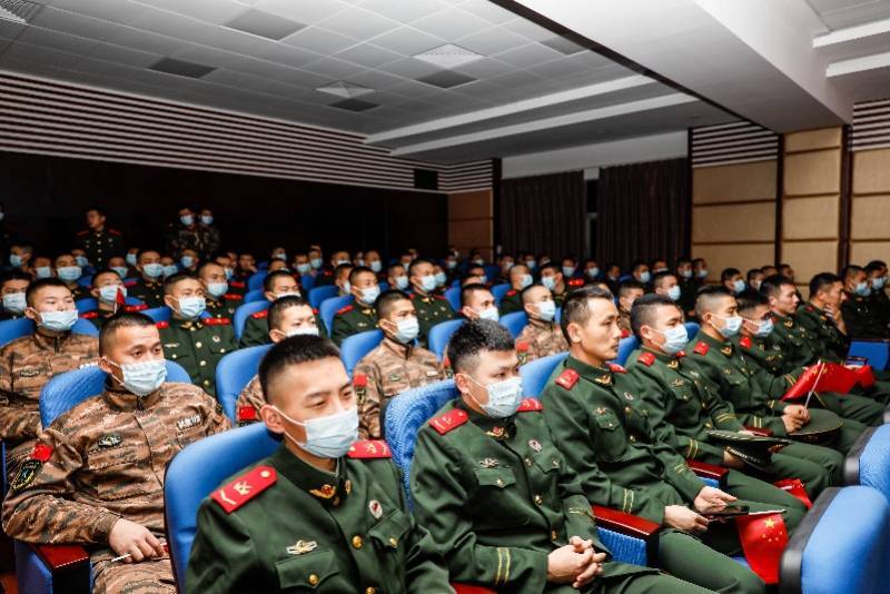 福虎迎新春！武警中山支队开展迎新春文艺晚会