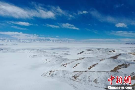 山峰|西藏纳木错湖迎降雪 远山连绵酷似奶油冰激凌