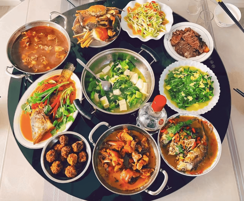 朋友圈晒年夜饭,差距还挺大,一家比一家丰盛,最后一家让人心酸_网友