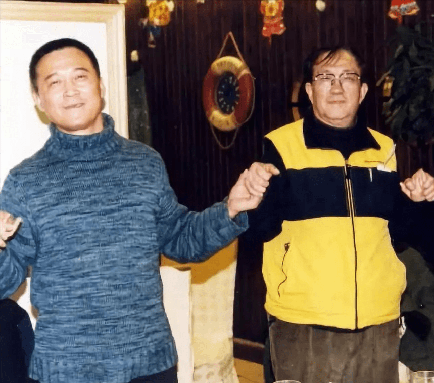 因为|谢晋:3个儿子,2个智障,1个肺癌,去世后刘晓庆用布袋送钱