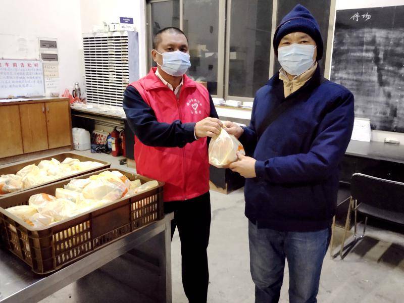 李庆德|小早餐大关爱，佛山粤运公交驾驶员乐享“新春爱心早餐”