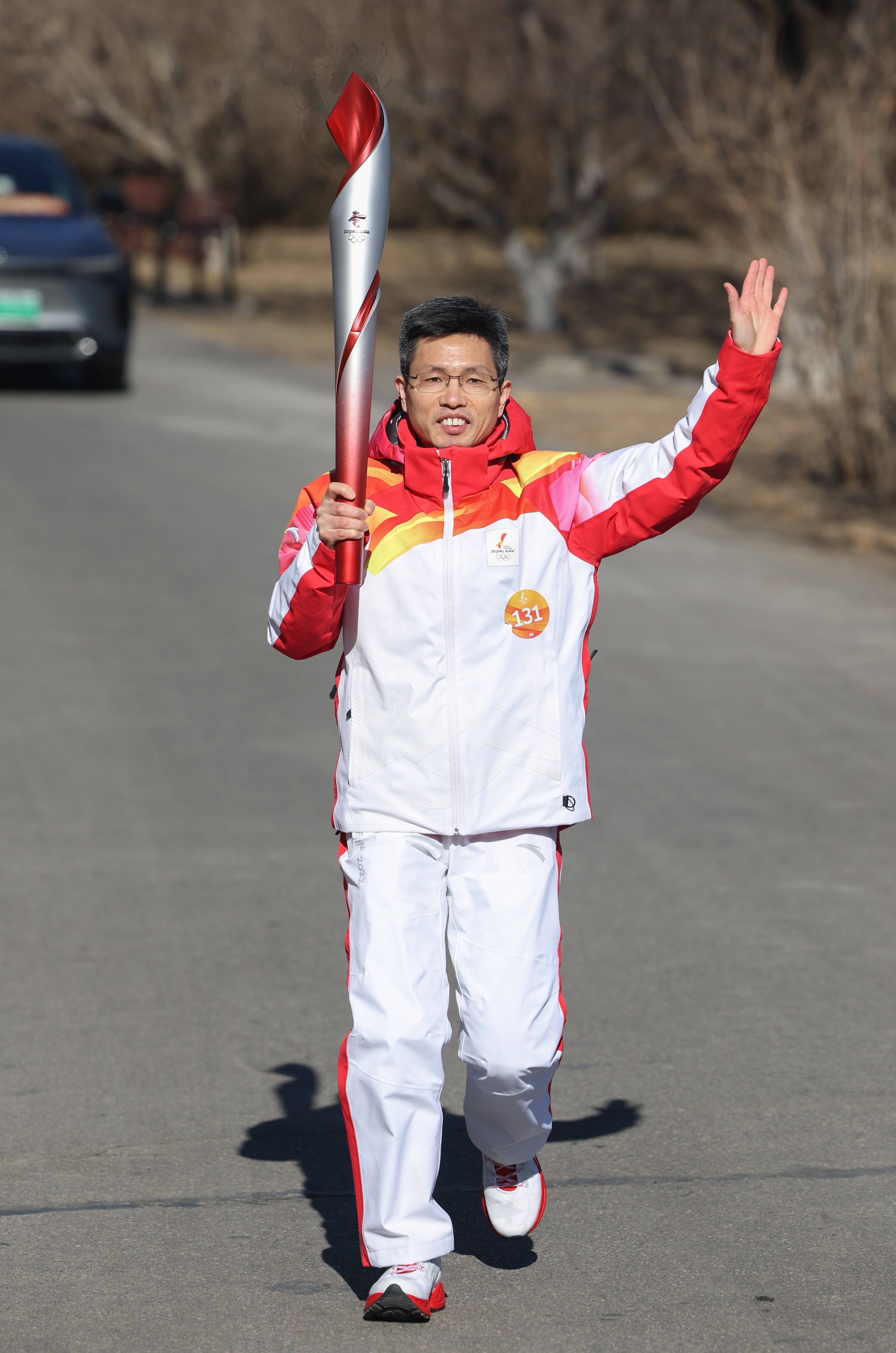 2月2日,火炬手钟开斌在火炬传递中.返回搜狐,查看更多