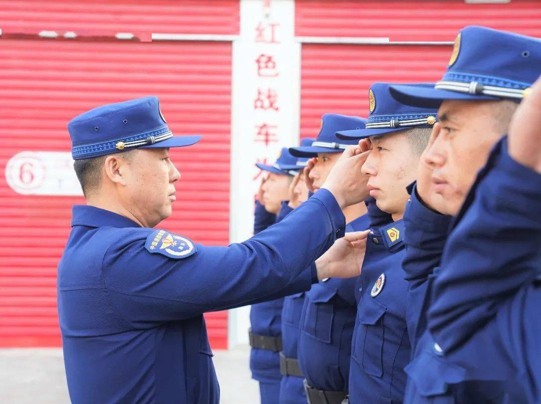 闫亚龙他们从不缺席守护平安他们总不在"岗"阖家团圆有这样一群人是