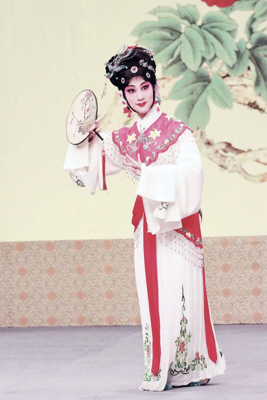 公益文化周白朴同名元杂剧改编上海昆剧团墙头马上