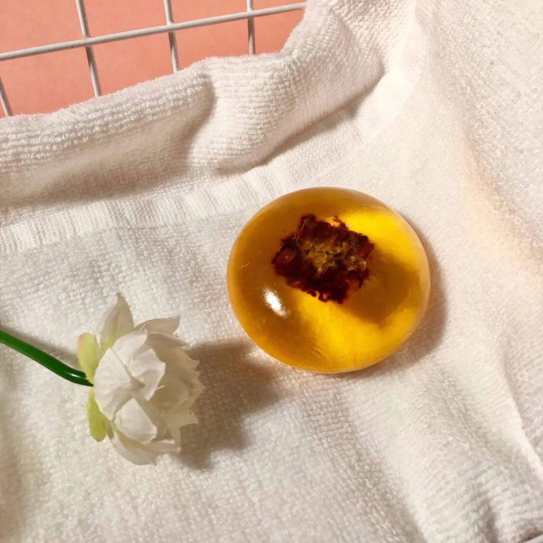 蜂巢不用洗面奶也可以把脸洗干净!用它也能搞定脸上的脏东西