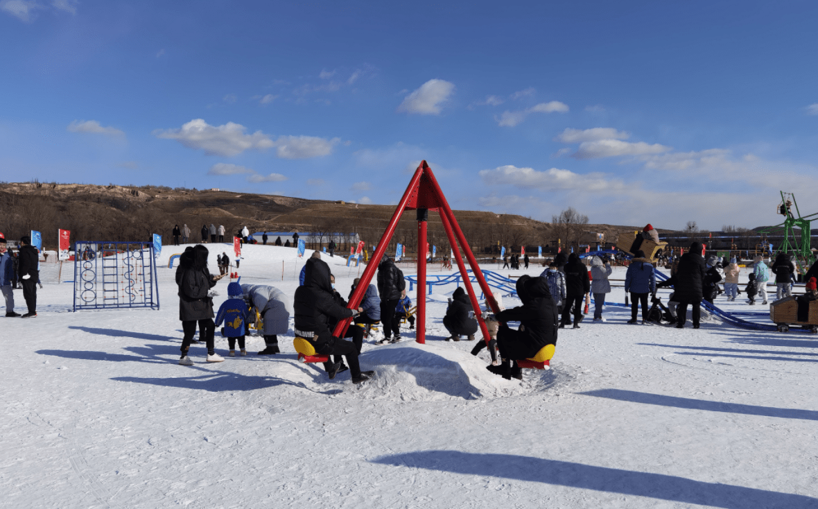 滑雪|滑雪场上的速度与激情，张家口“两栖”冰雪乐园待客忙