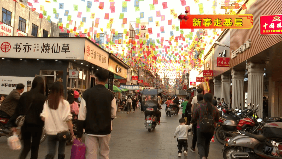 化州新春年味浓厚步行街三江六岸美如画
