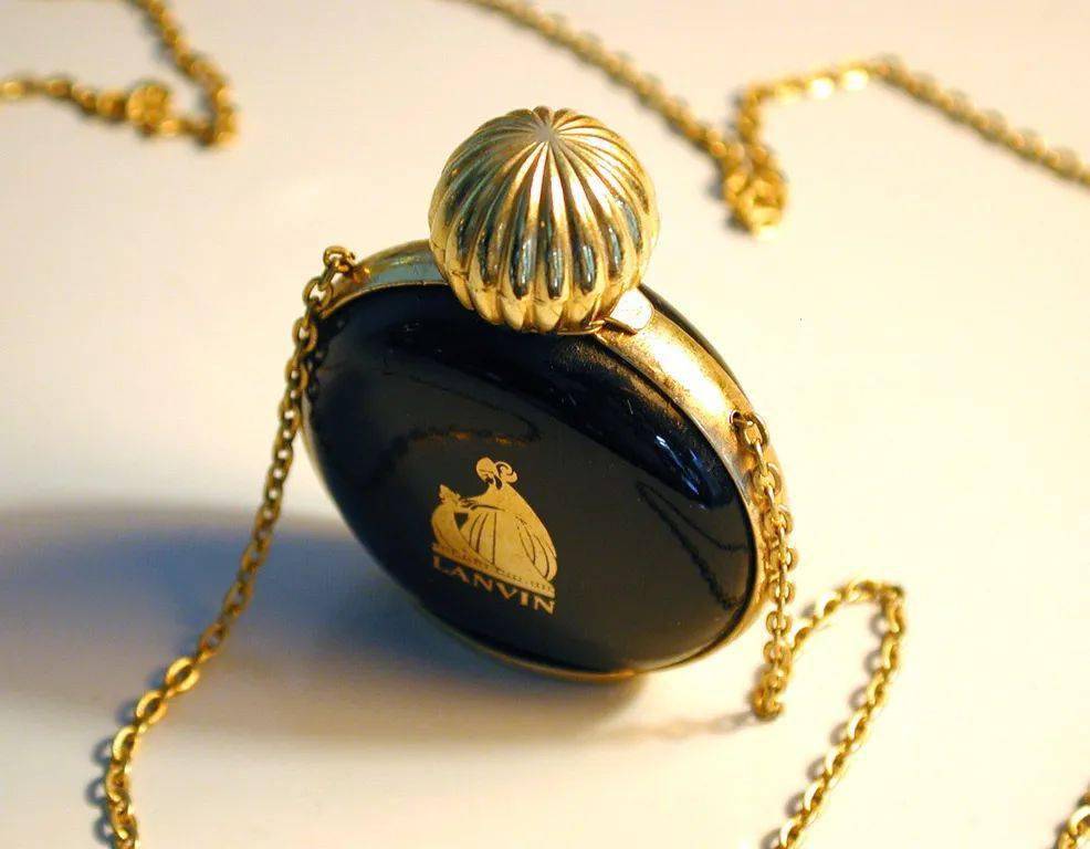 香气寻香 | 人间理想：把富贵穿在身上！