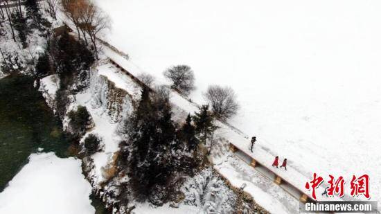 宁静|甘肃宕昌：雪浴“藏羌家园”