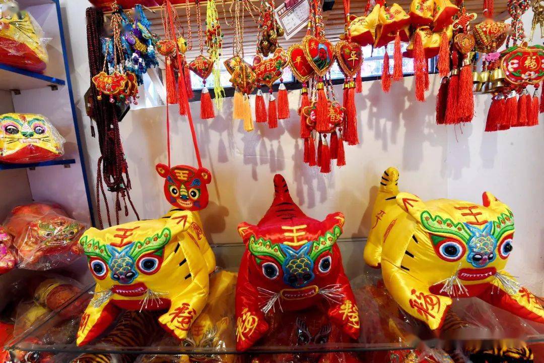 邀请国家级非遗文化传承人郭树林,省级非遗产品将军虎创始人李爱萍