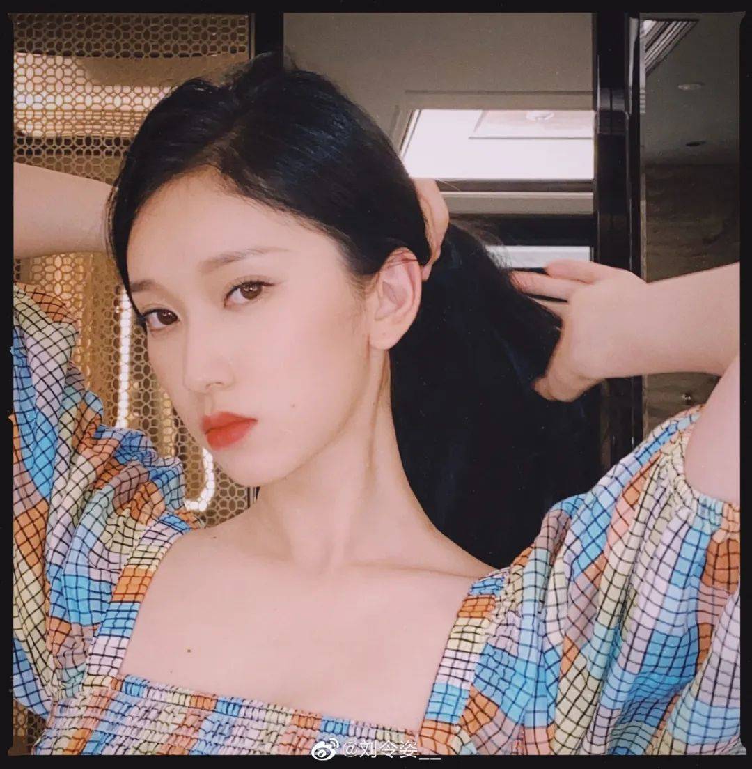 餐巾纸美女身后从没有杂乱的背景！刘令姿张子枫教你绝美柔光术