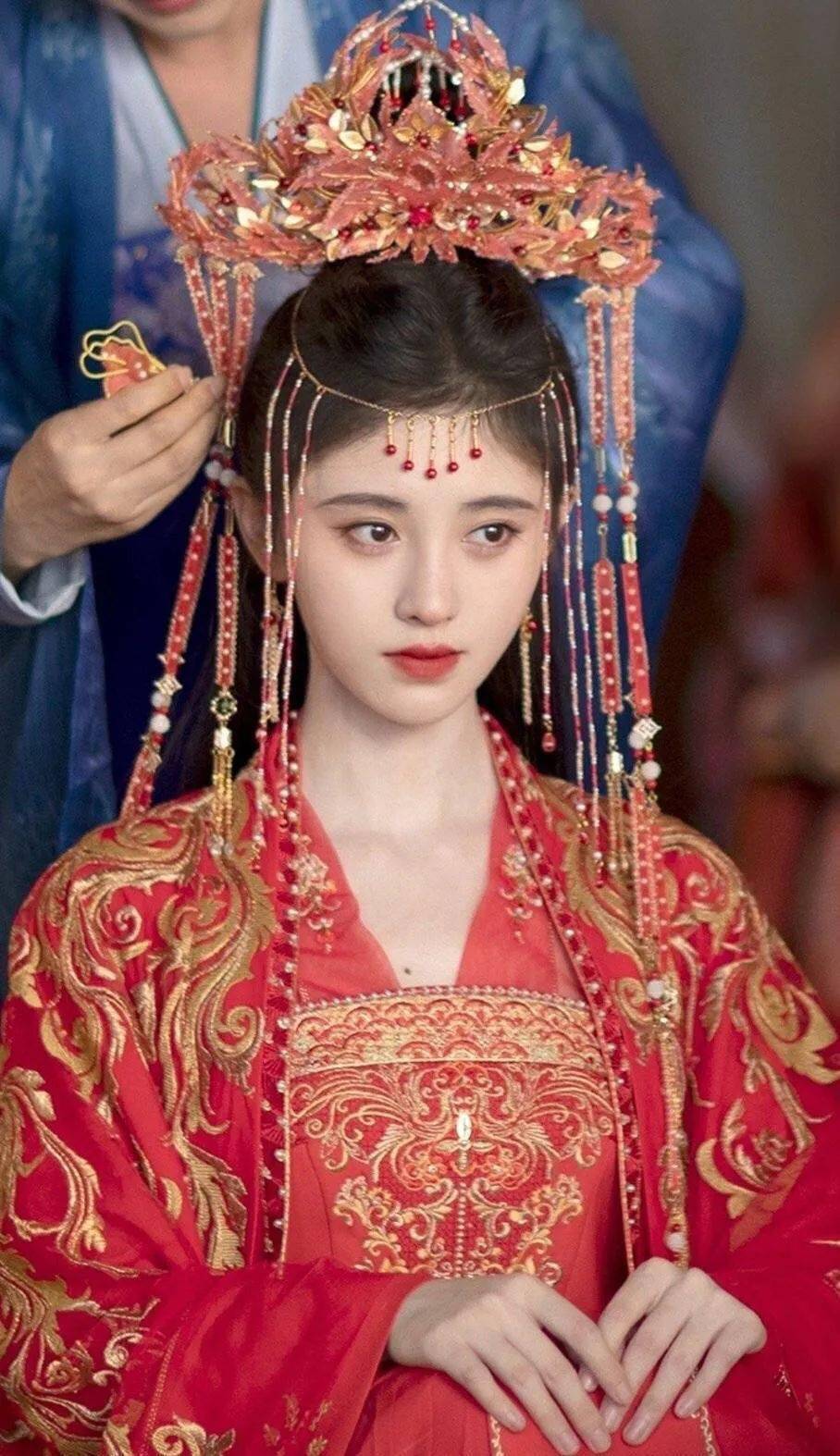 她的美犹如天鹅般高贵优雅_郭峰老婆