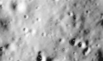 玉兔二号在月球上遇见“玉兔”