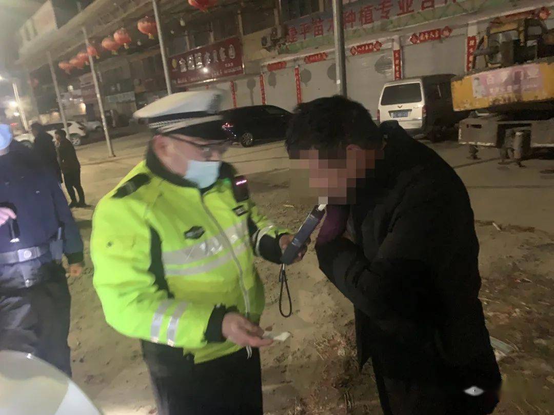 驾驶车牌号为皖l2***7小型客车行驶至砀山县237国道167公里200米处时