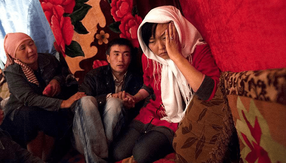 娶媳妇全靠抢在吉尔吉斯斯坦绑架新娘是一项浪漫传统
