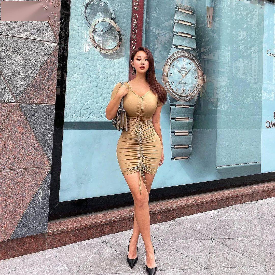 挪不开眼丰满的身材配上圆润的翘臀有了丰胸怎能少了翘臀看完网友直呼