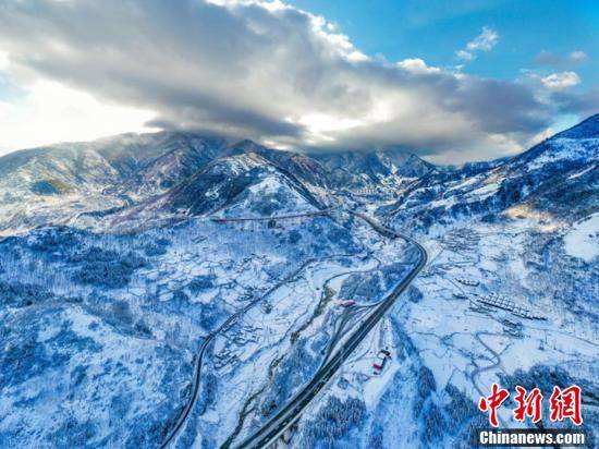 除雪|雪后初晴 四川“天梯高速”恢复通行