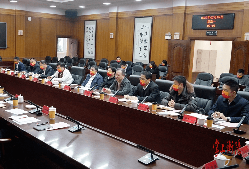 座谈会上,戚宇平,李万元,欧阳斌,任贤龙,蒋安荣等8位民营企业负责人
