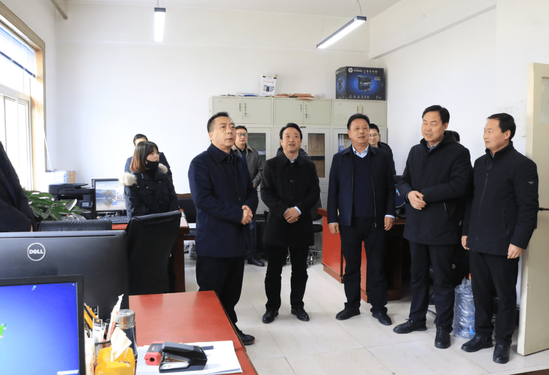 2月7日,春节假期后上班的第一天,武山县委书记王新强专程看望慰问部分