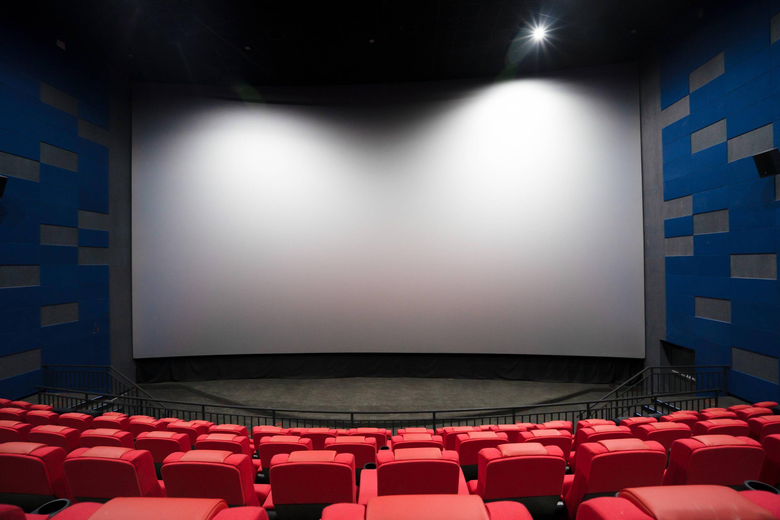 2022年春节档复盘内容口碑与情绪三位一体电影市场探寻增长动力