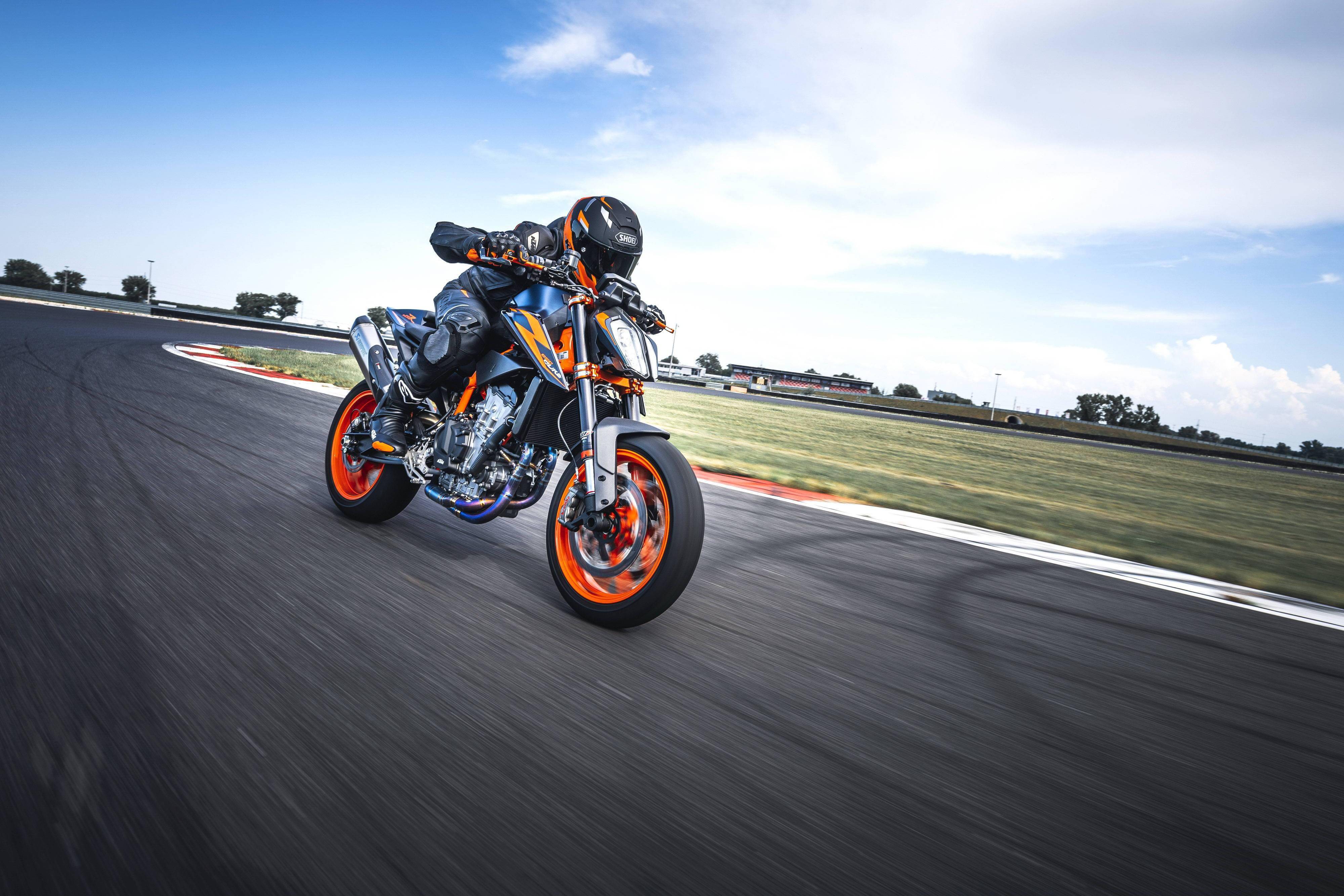 ktm890duker2022戶外特寫