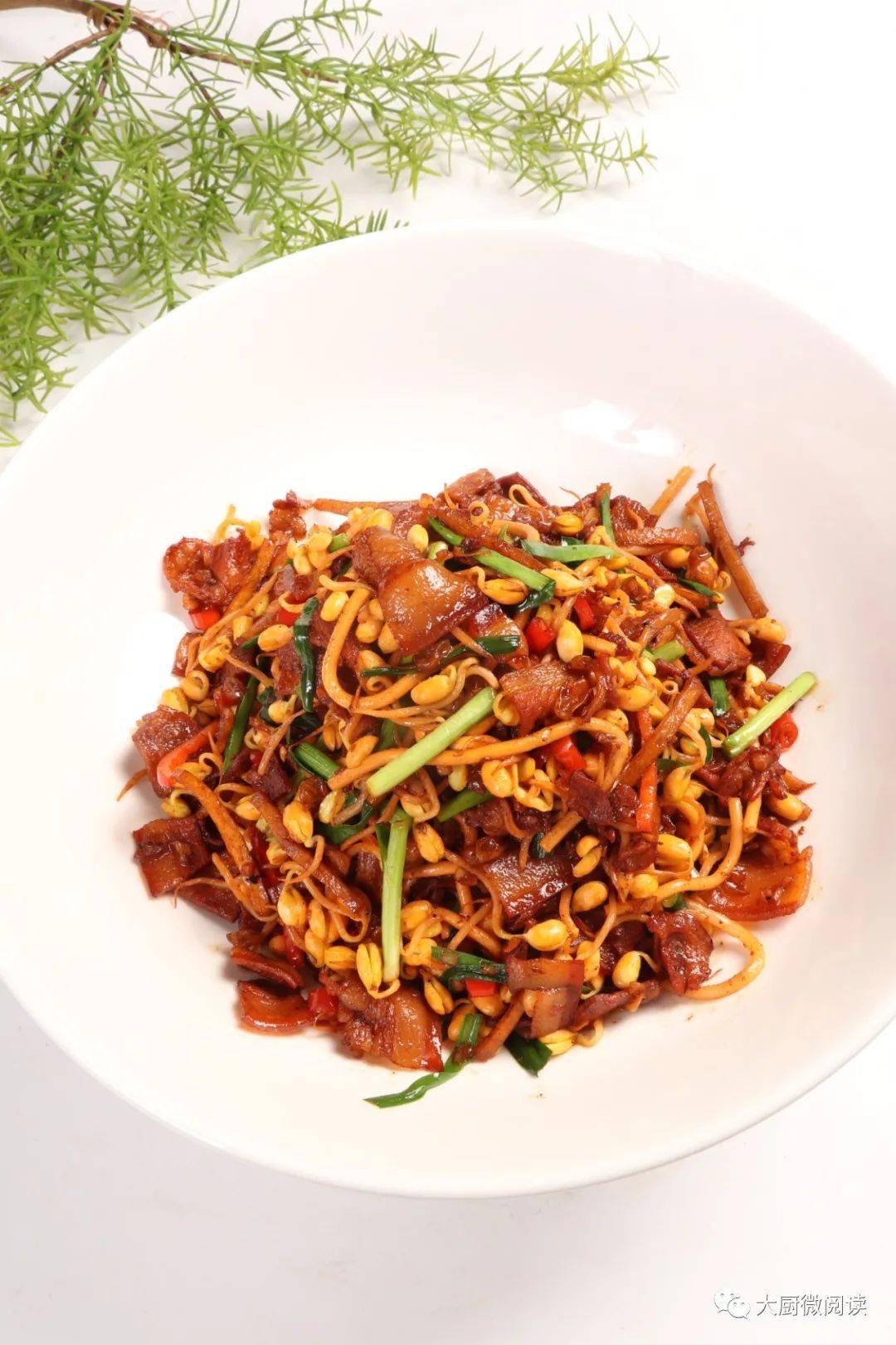 名厨|黄豆芽炒肉也能做成招牌菜?核心在于用11种香料粉炒肉,难怪桌桌必点