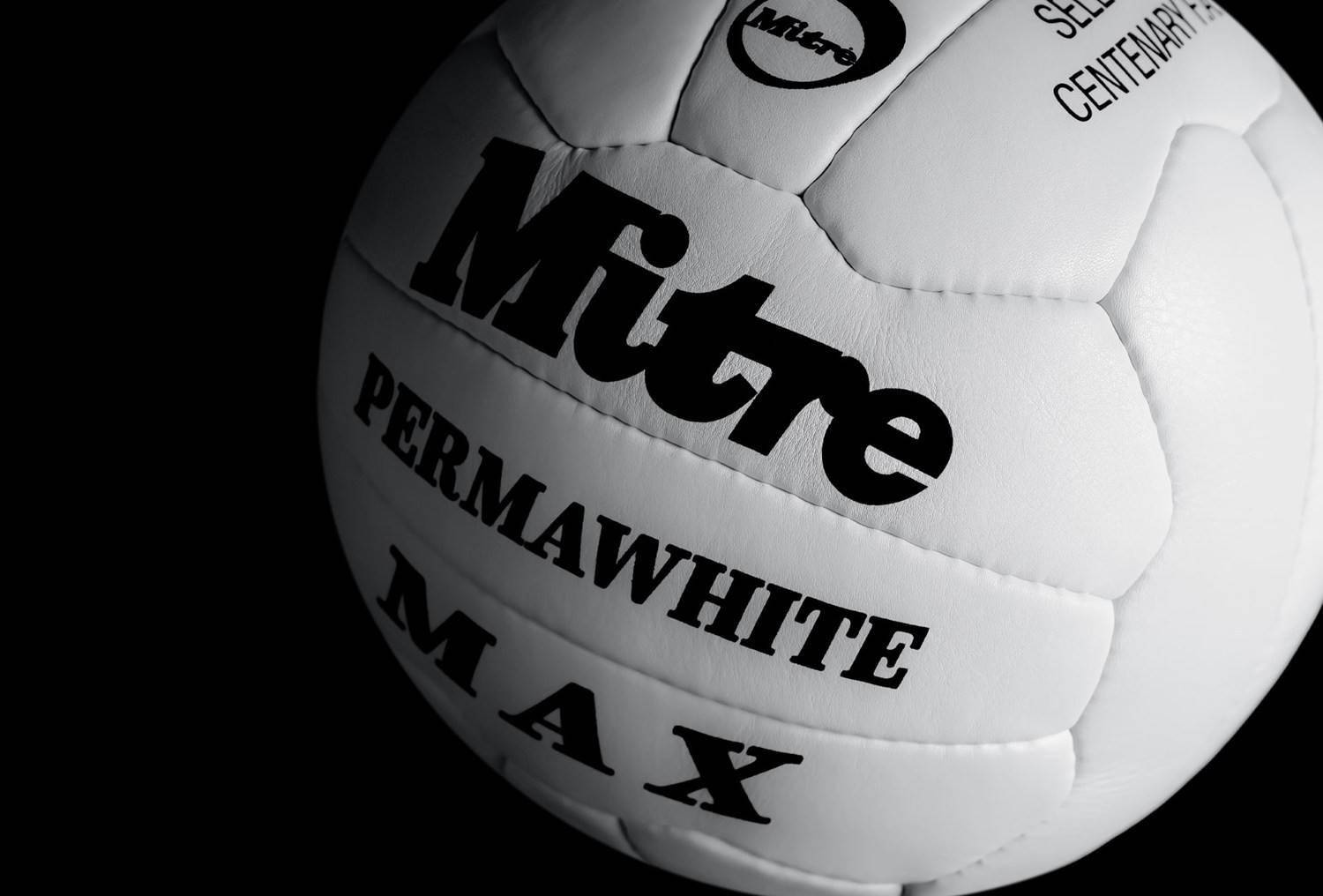 mitre发布限量版permawhite max足球_罗尼·拉德福德_进球_足总杯