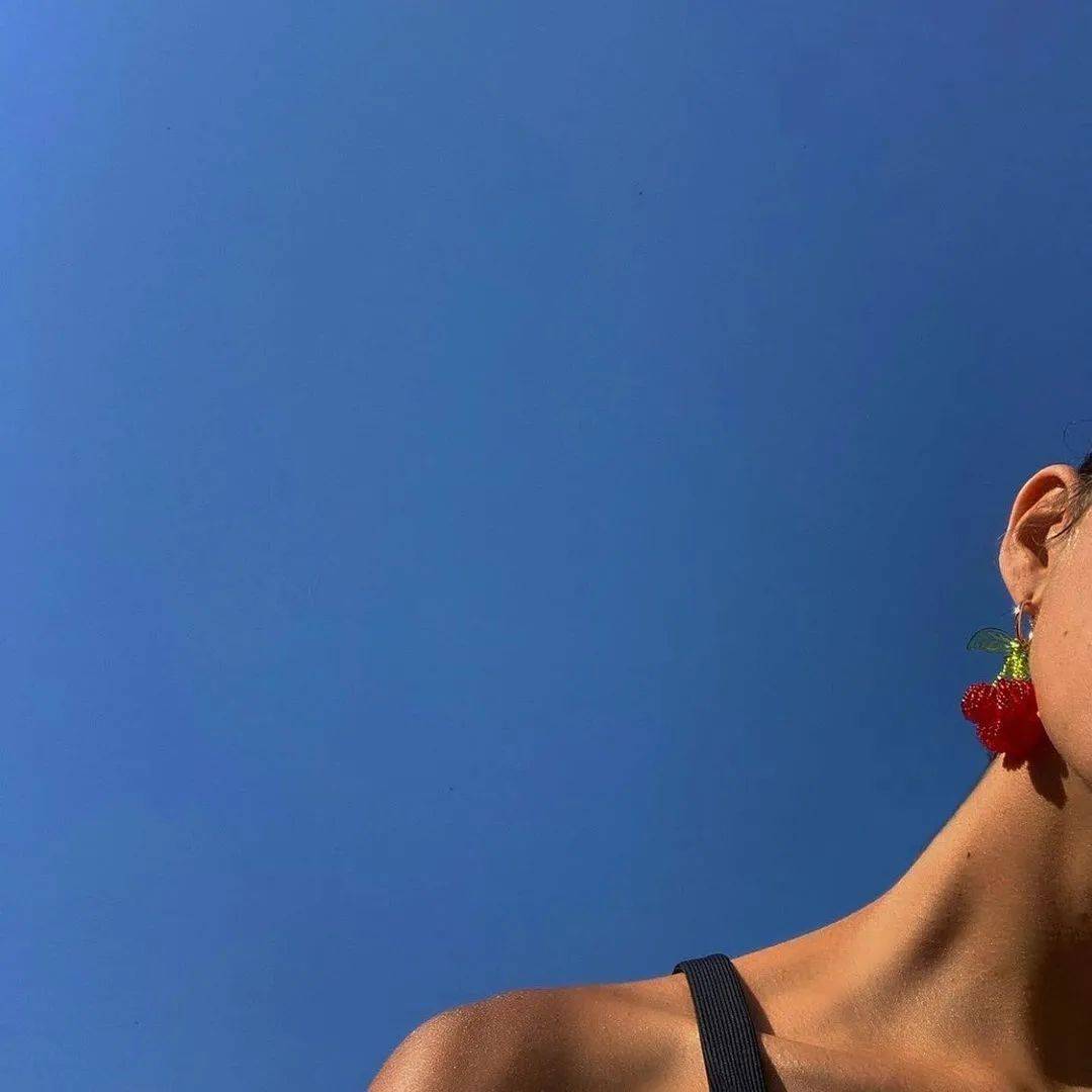 什么 这个春天哪怕一件衣服都不买，也得让我买点耳环！