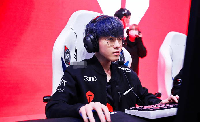 tes今年还有戏小鹏韩服小号练习大量辅助可能是老队友mark