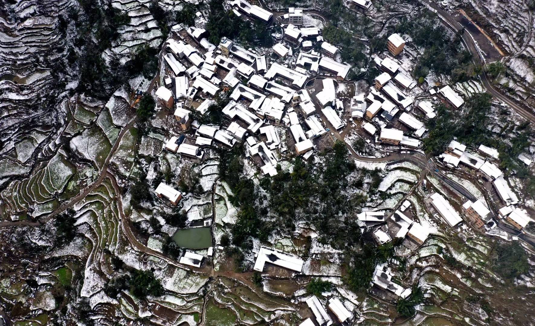 何家|水墨山水|重庆酉阳梯田上演“雪色浪漫”