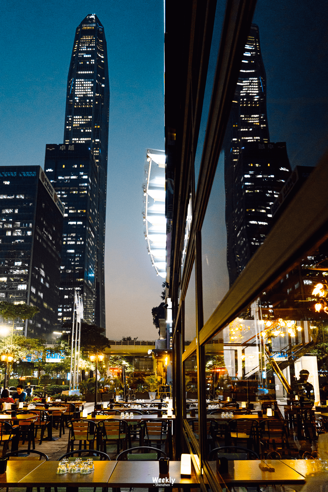 我敢说,这是深圳观景最好的魔王酒吧,霸占领展中心城最佳位置,晚上坐