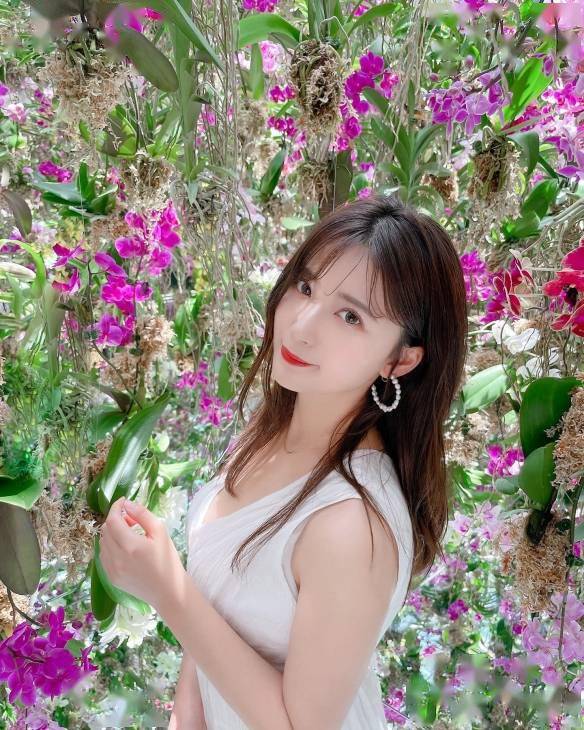 事业线超深邃日本超级校花伊藤奈月美照欣赏