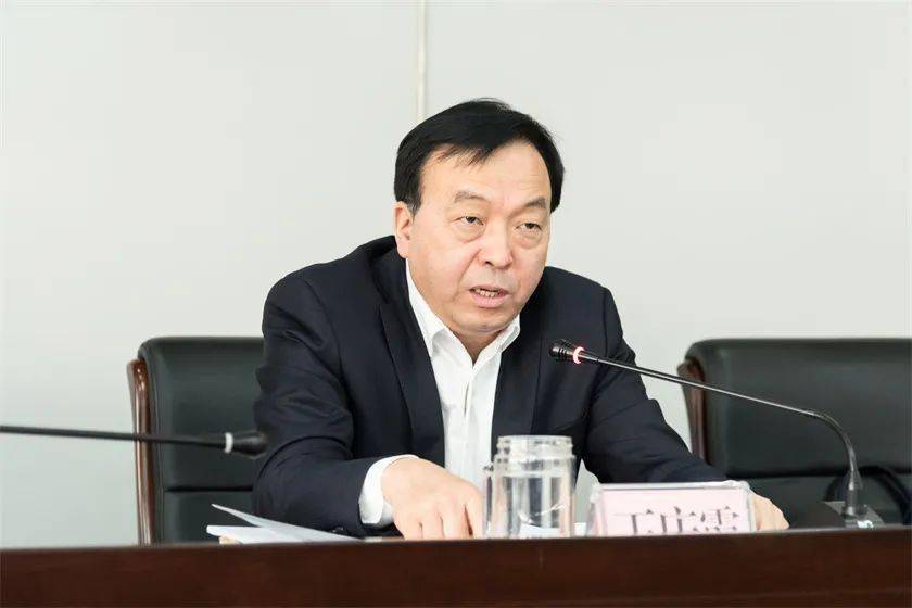 市发改委党组书记,主任王庆霞同志参加会议讲话.