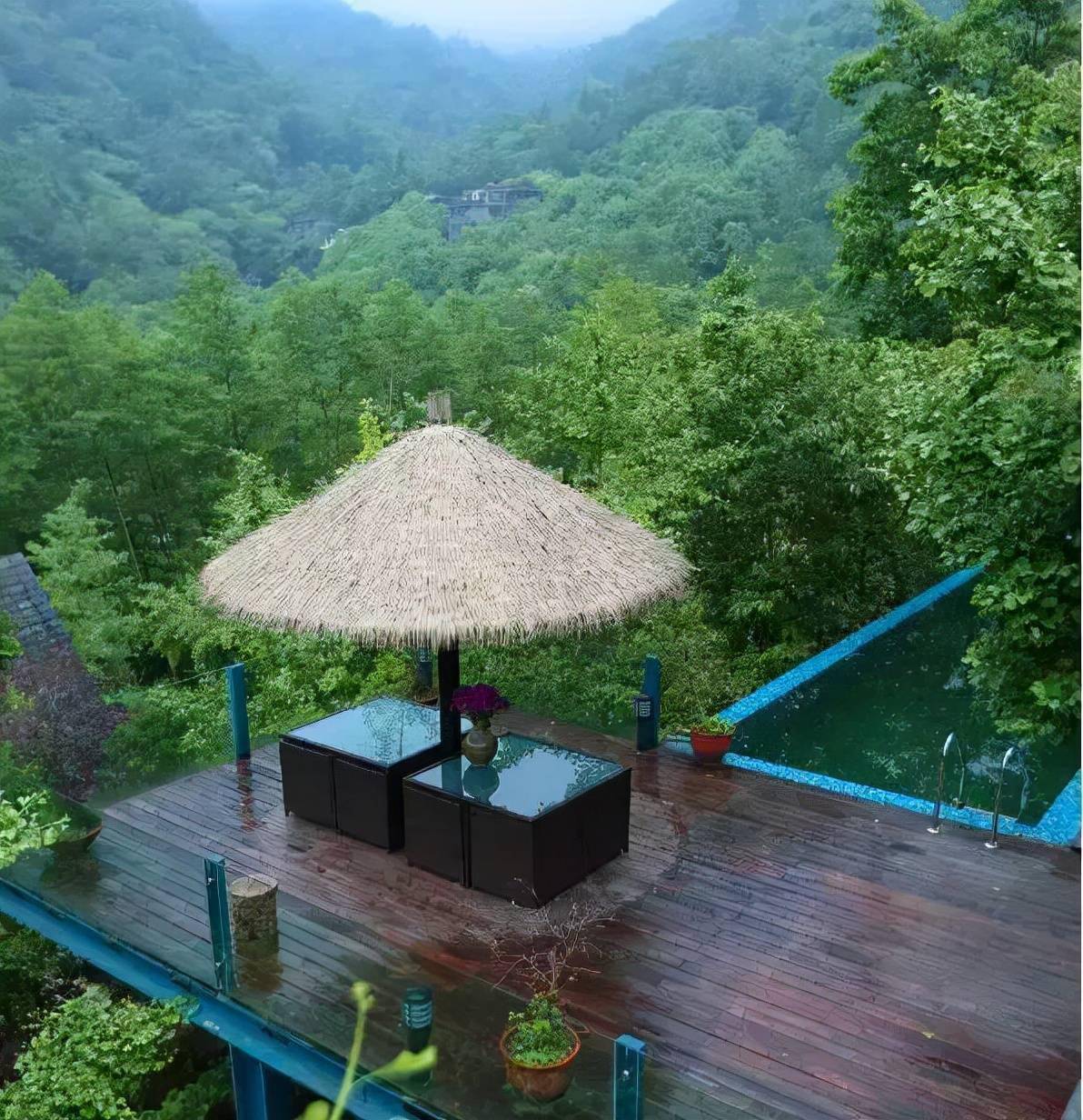 隐居青城山秘境中网红民宿在仙境之中玻璃长廊观美景丨半山隐庐