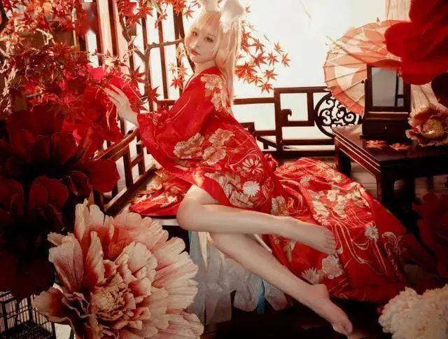 cos公孙离走红的小姐姐火的不是光滑腿而是一身红裳