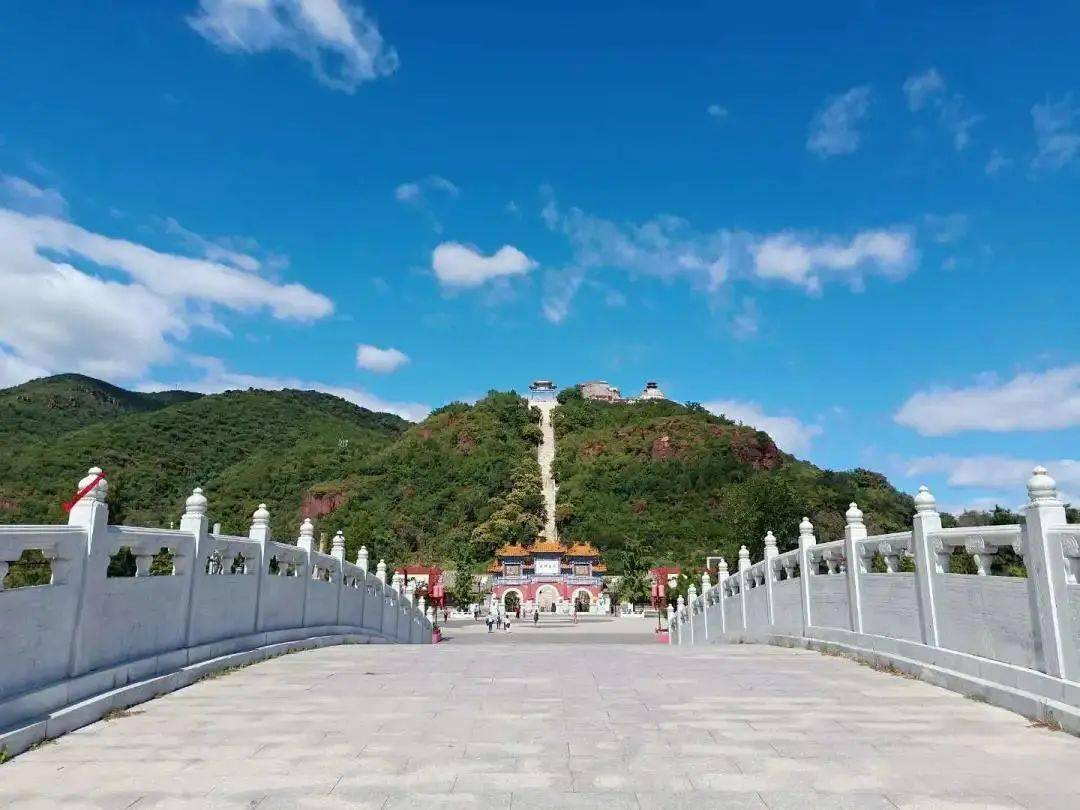 今年春节假期,刘家店镇丫髻山景区共接待游客1万人左右,较往年游客