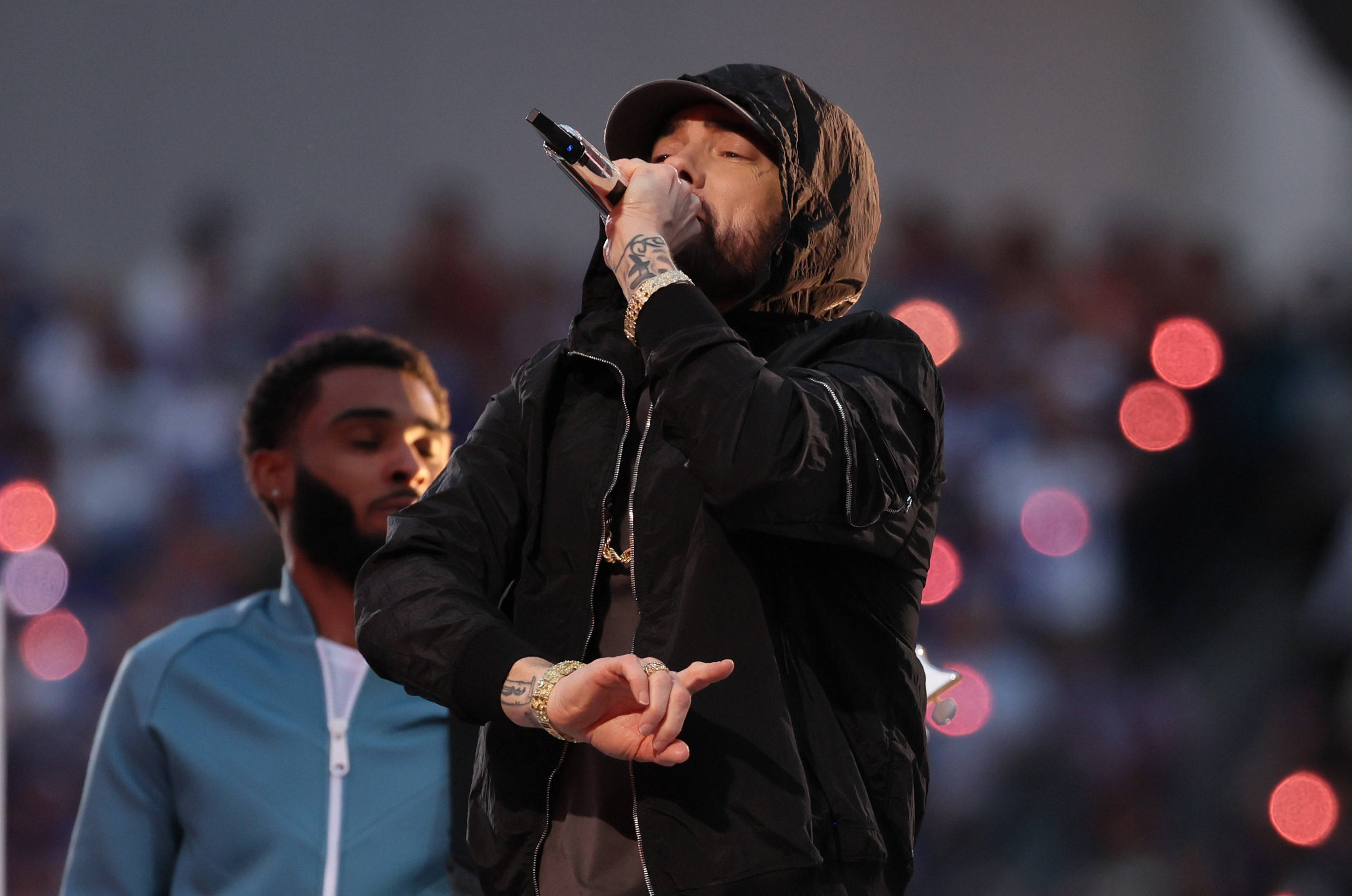 姆爷等顶级说唱歌手登台超级碗中场秀重现西海岸嘻哈经典